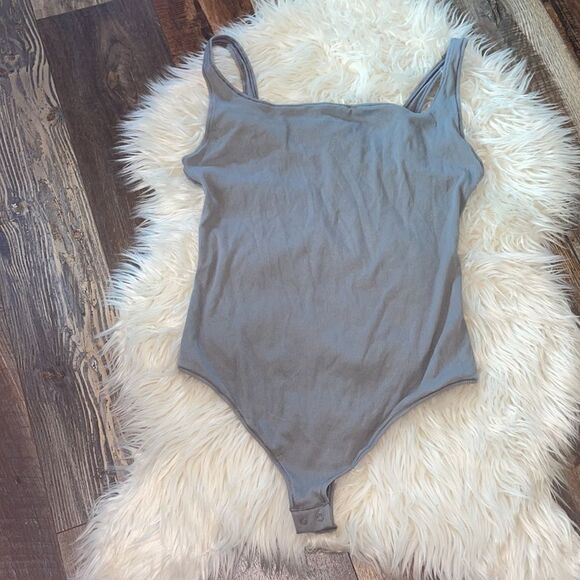 SKIMS Cotton Rib Thong Bodysuit in Pacific, NWT - Picture 2 of 8